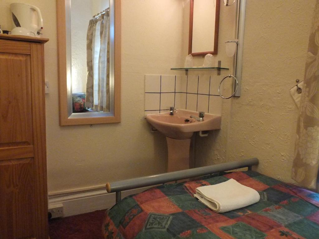 Leonardos Guest House Swansea Pokoj fotografie