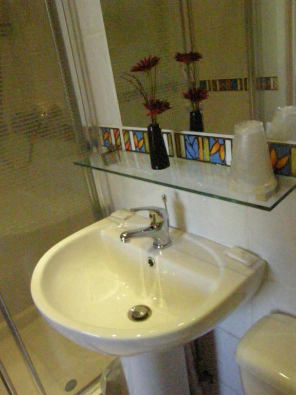 Leonardos Guest House Swansea Pokoj fotografie